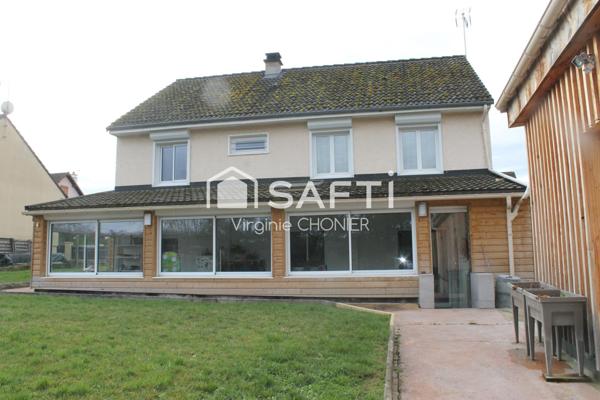 Belle maison entièrement rénovée de 153m2 avec garage double. Idéal famille nombreuse