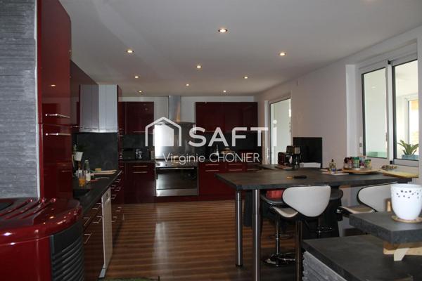 Belle maison entièrement rénovée de 153m2 avec garage double. Idéal famille nombreuse