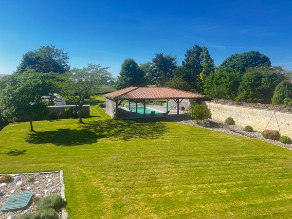 Maison Vouillé Les Marais 6 pièce(s)