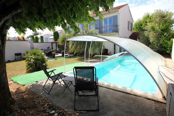 Maison 4 chambres – Piscine chauffée – Jardin de 615 m²