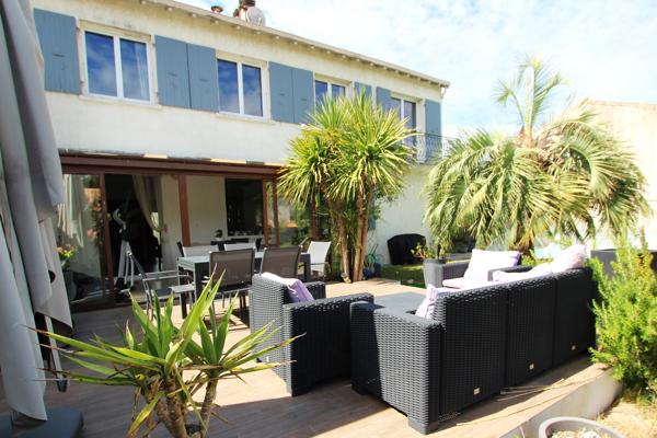 Maison 4 chambres – Piscine chauffée – Jardin de 615 m²