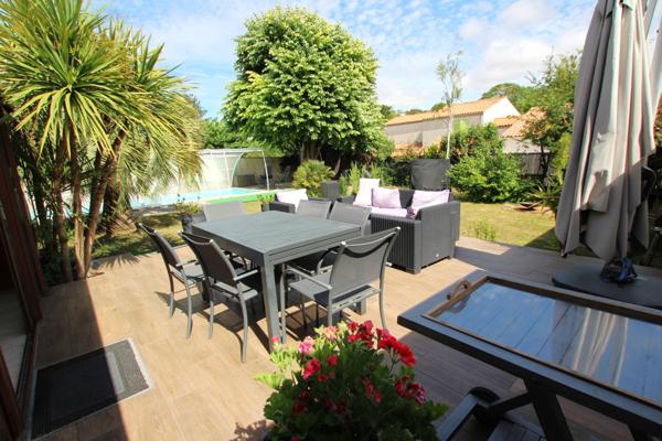 Maison 4 chambres – Piscine chauffée – Jardin de 615 m²