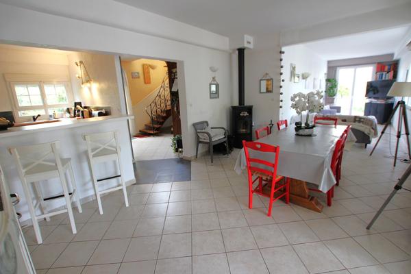 Maison 4 chambres – Piscine chauffée – Jardin de 615 m²