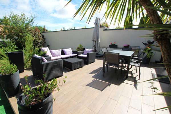 Maison 4 chambres – Piscine chauffée – Jardin de 615 m²