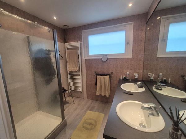 Maison 5 pièce(s) 4 chambre(s) 190 m²