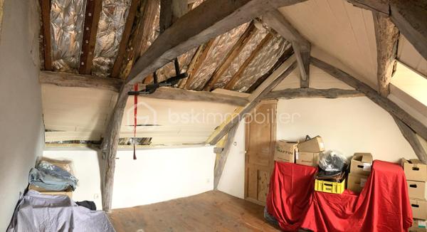 Située au cœur de Villecomtal-sur-Arros, maison de caractère de 1873 développant 161 m² habitables sur 3 niveaux, implantée sur une parcelle de 585 m².

Elle se compose de :
- Une cuisine aménagée et équipée ouverte sur le séjour avec poêle à bois,
- Un salon,
- 5 chambres dont une en rez-de-chaussée,
- Une salle de bain avec baignoire, douche et double vasque

Les atouts :
- Nombreuses dépendances,
- Assainissement conforme,
- Double-vitrages,
- Beaux volumes lumineux,
- Fort potentiel après travaux

Travaux à prévoir :
- Réfection de la toiture,
- Remise en état du second étage,
- Rénovation générale

Une belle opportunité pour les amateurs de rénovation souhaitant redonner tout son charme à cette bâtisse ancienne.

Vous avez un projet de vente ? Je réalise gratuitement et sans engagement vos avis de valeur...