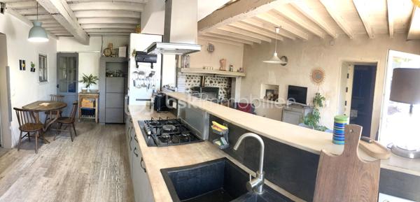 Située au cœur de Villecomtal-sur-Arros, maison de caractère de 1873 développant 161 m² habitables sur 3 niveaux, implantée sur une parcelle de 585 m².

Elle se compose de :
- Une cuisine aménagée et équipée ouverte sur le séjour avec poêle à bois,
- Un salon,
- 5 chambres dont une en rez-de-chaussée,
- Une salle de bain avec baignoire, douche et double vasque

Les atouts :
- Nombreuses dépendances,
- Assainissement conforme,
- Double-vitrages,
- Beaux volumes lumineux,
- Fort potentiel après travaux

Travaux à prévoir :
- Réfection de la toiture,
- Remise en état du second étage,
- Rénovation générale

Une belle opportunité pour les amateurs de rénovation souhaitant redonner tout son charme à cette bâtisse ancienne.

Vous avez un projet de vente ? Je réalise gratuitement et sans engagement vos avis de valeur...