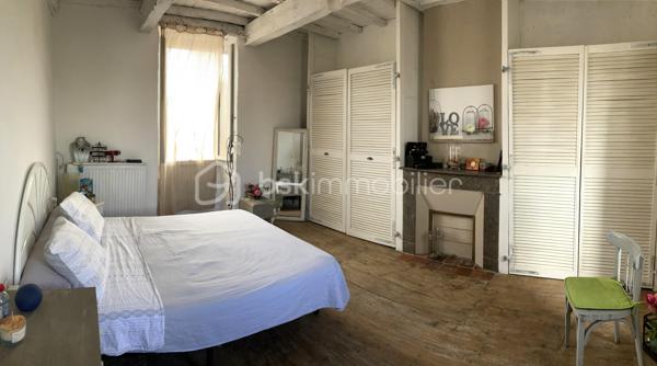 Située au cœur de Villecomtal-sur-Arros, maison de caractère de 1873 développant 161 m² habitables sur 3 niveaux, implantée sur une parcelle de 585 m².

Elle se compose de :
- Une cuisine aménagée et équipée ouverte sur le séjour avec poêle à bois,
- Un salon,
- 5 chambres dont une en rez-de-chaussée,
- Une salle de bain avec baignoire, douche et double vasque

Les atouts :
- Nombreuses dépendances,
- Assainissement conforme,
- Double-vitrages,
- Beaux volumes lumineux,
- Fort potentiel après travaux

Travaux à prévoir :
- Réfection de la toiture,
- Remise en état du second étage,
- Rénovation générale

Une belle opportunité pour les amateurs de rénovation souhaitant redonner tout son charme à cette bâtisse ancienne.

Vous avez un projet de vente ? Je réalise gratuitement et sans engagement vos avis de valeur...
