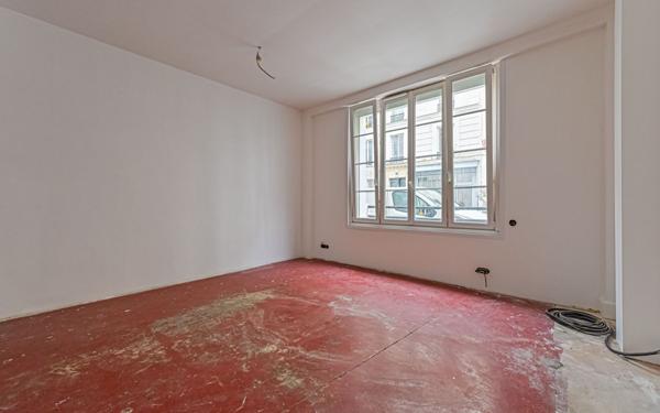 Appartement à vendre    2 pièces • 48,31 m2 Paris 18
