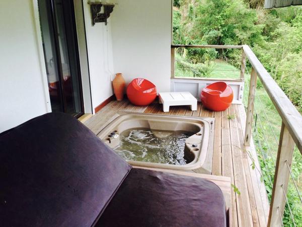 MAISON D'ARCHITECTE CONTEMPORAINE AUX TROIS-ÎLETS