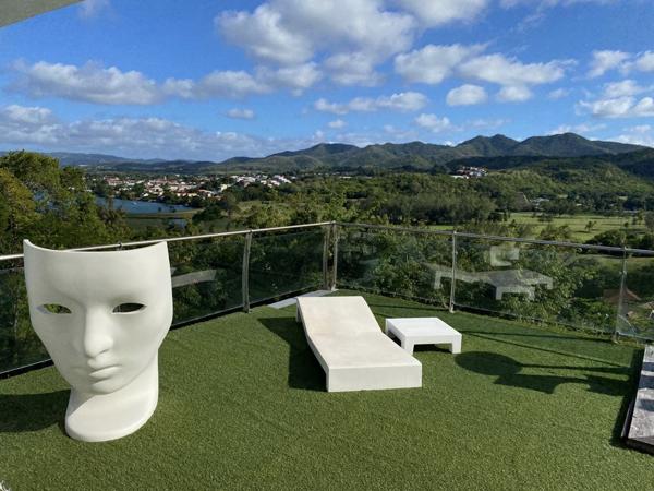 MAISON D'ARCHITECTE CONTEMPORAINE AUX TROIS-ÎLETS