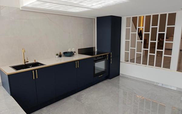 Appartement à vendre    2 pièces • 79 m2 Grasse