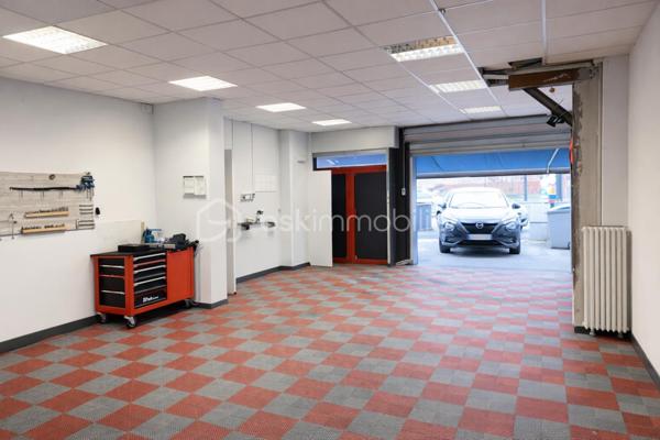 Local d'activités de 102 m²