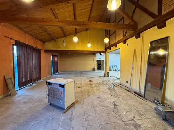 Gaillac . Maison de +/- 219 m²