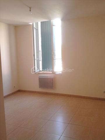 Découvrez ce charmant bâtiment de 215 m², dont 4 appartements  T2 de plus de 50m2 chacun vous plongeront dans l'élégance d'une époque passée tout en profitant du dynamisme urbain. Avec des pièces spacieuses et deux balcons pour profiter de moments de détente, ce bien est idéal pour des projets variés.

Structure saine, sans travaux à prévoir, vous serez séduit par son authenticité. Non en copropriété, il s'adapte à vos envies. Proches des commodités et transports, il ne manque qu'à vous !