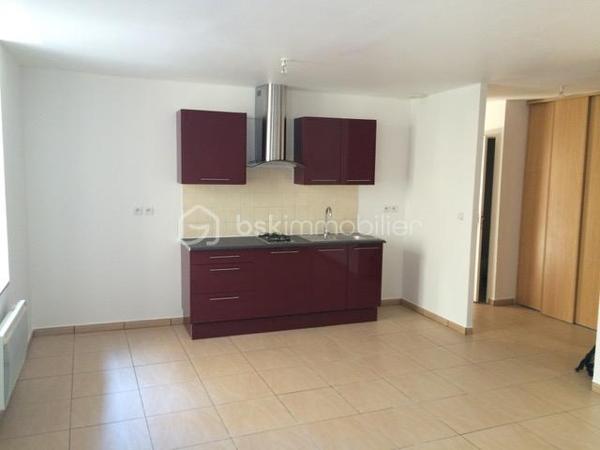 Découvrez ce charmant bâtiment de 215 m², dont 4 appartements  T2 de plus de 50m2 chacun vous plongeront dans l'élégance d'une époque passée tout en profitant du dynamisme urbain. Avec des pièces spacieuses et deux balcons pour profiter de moments de détente, ce bien est idéal pour des projets variés.

Structure saine, sans travaux à prévoir, vous serez séduit par son authenticité. Non en copropriété, il s'adapte à vos envies. Proches des commodités et transports, il ne manque qu'à vous !