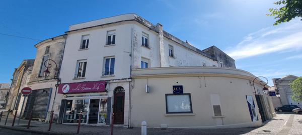 PAUILLAC 33250 - Immeuble 200 m² - investissement locatif -  CENTRE VILLE
