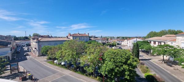 PAUILLAC 33250 - Immeuble 200 m² - investissement locatif -  CENTRE VILLE