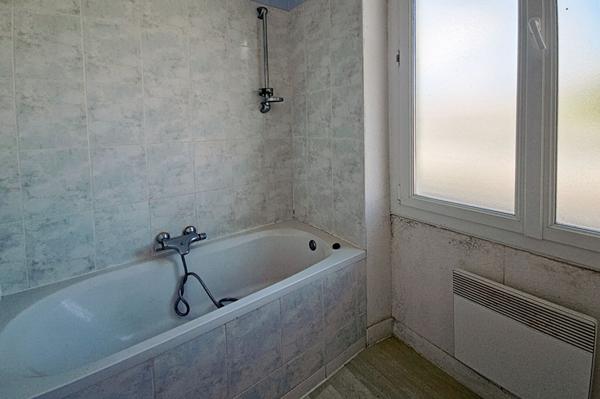 PAUILLAC 33250 - Immeuble 200 m² - investissement locatif -  CENTRE VILLE