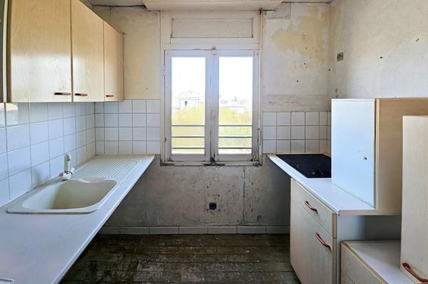 PAUILLAC 33250 - Immeuble 200 m² - investissement locatif -  CENTRE VILLE