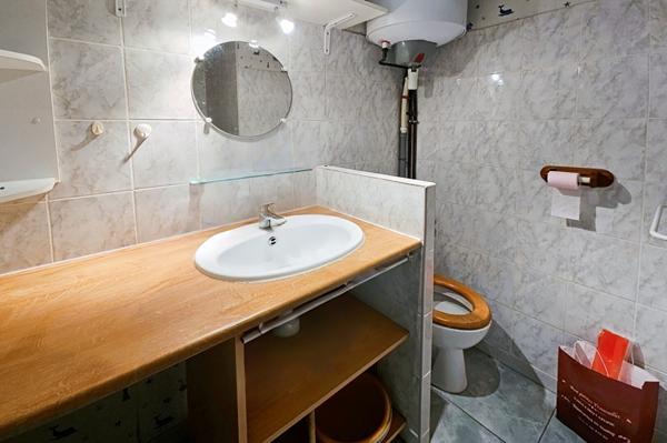 PAUILLAC 33250 - Immeuble 200 m² - investissement locatif -  CENTRE VILLE