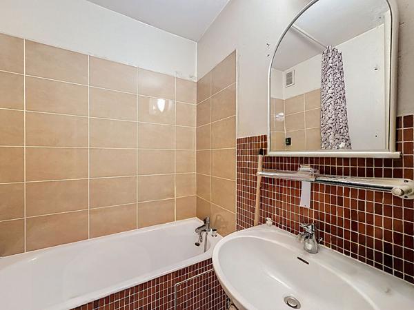 Ramonville Saint-Agne. Proximité des commodités et du métro ligne B - Appartement T1bis de 32 m² avec terrasse plein sud