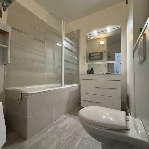 Appartement
         2 pièces
        - 35 m² 132 900 € *