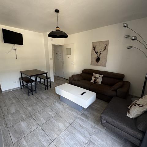 Appartement
         2 pièces
        - 35 m² 132 900 € *