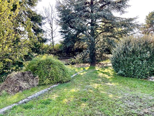 Maison Ecully Le Perollier-A rénover-Lumineuse-Beau terrain-Proche commodités-15 min de Lyon