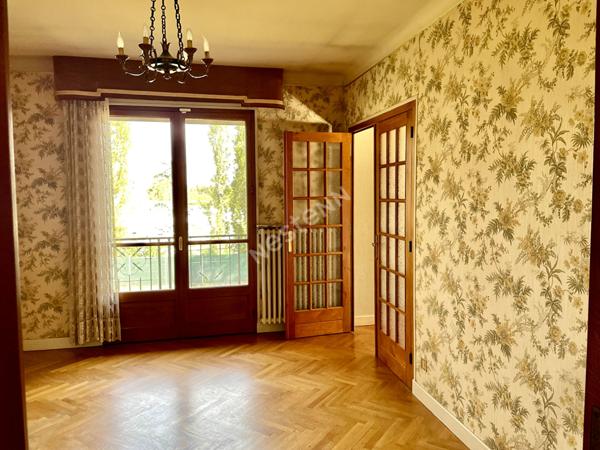 Maison Ecully Le Perollier-A rénover-Lumineuse-Beau terrain-Proche commodités-15 min de Lyon