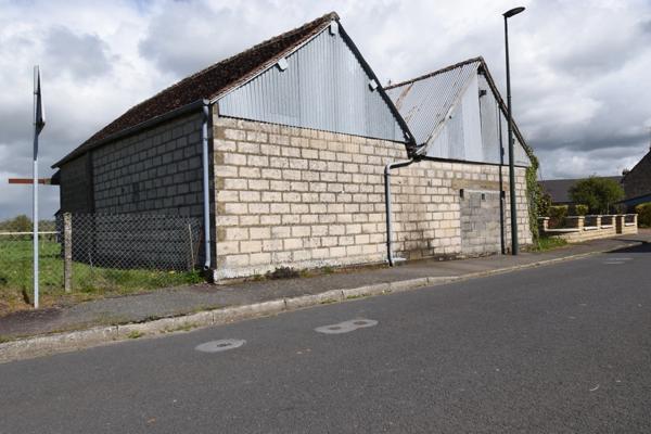 Terrain constructible à vendre avec bâtiment, SAINT BOMER LES FORGES (61)