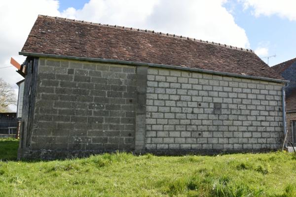 Terrain constructible à vendre avec bâtiment, SAINT BOMER LES FORGES (61)