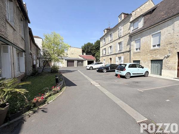 Ensemble de stationnements - 9 garages - rue de Bayeux CAEN