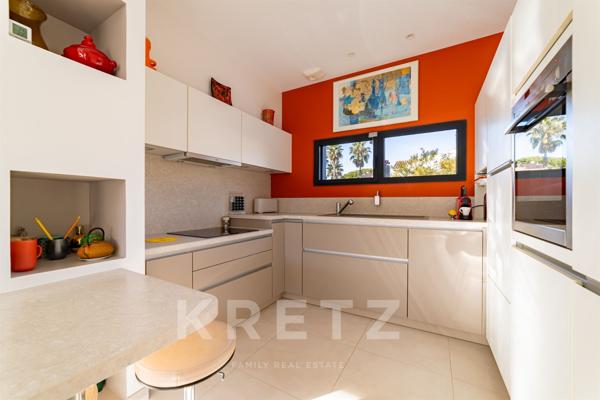 Villa d'architecte contemporaine au fond d'une impasse privée à 100m du Golf