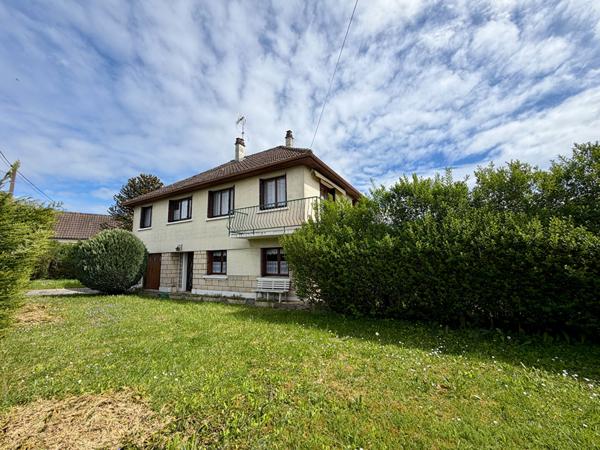 Maison à vendre 6 pièces de 136m² aux Essarts-le-Roi