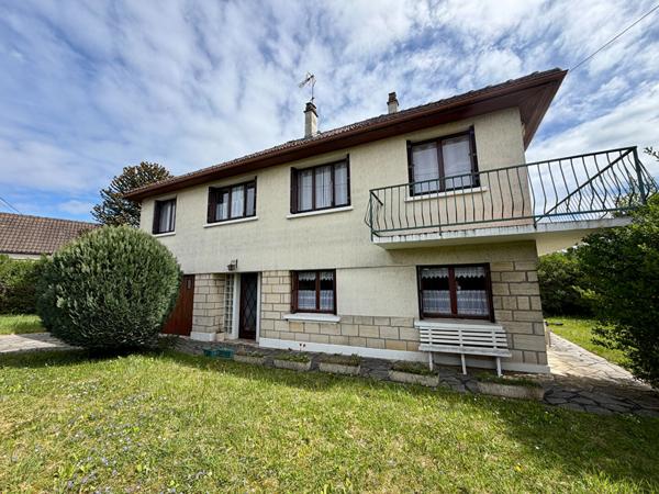 Maison à vendre 6 pièces de 136m² aux Essarts-le-Roi