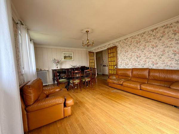 Maison à vendre 6 pièces de 136m² aux Essarts-le-Roi