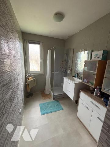 Maison 4 pièces (environ 103 m² habitables) située dans un secteur calme et prisé