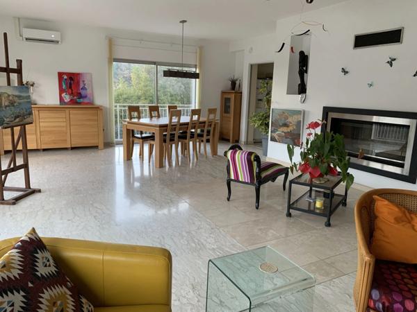 Maison à vendre 9 pièces COLLOBRIERES (83)