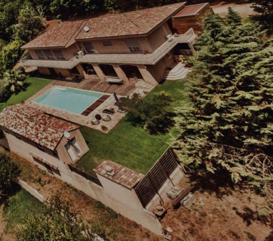 Maison à vendre 9 pièces COLLOBRIERES (83)