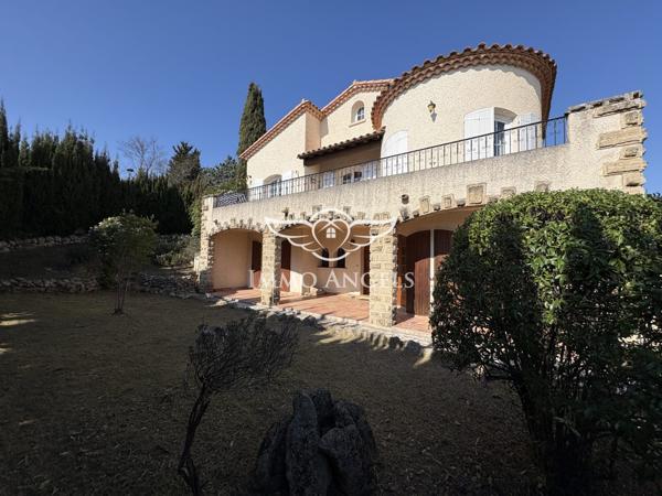 PIGNAN, DANS ENVIRONNEMENT PAISIBLE MAISON D’ARCHITECTE MODULABLE DE 210 m²