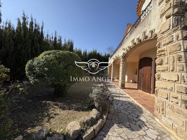 PIGNAN, DANS ENVIRONNEMENT PAISIBLE MAISON D’ARCHITECTE MODULABLE DE 210 m²