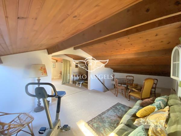 PIGNAN, DANS ENVIRONNEMENT PAISIBLE MAISON D’ARCHITECTE MODULABLE DE 210 m²