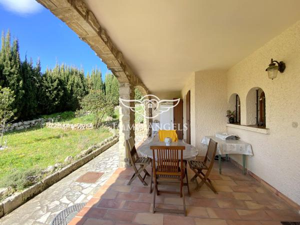 PIGNAN, DANS ENVIRONNEMENT PAISIBLE MAISON D’ARCHITECTE MODULABLE DE 210 m²