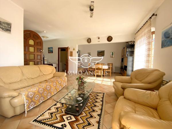 PIGNAN, DANS ENVIRONNEMENT PAISIBLE MAISON D’ARCHITECTE MODULABLE DE 210 m²