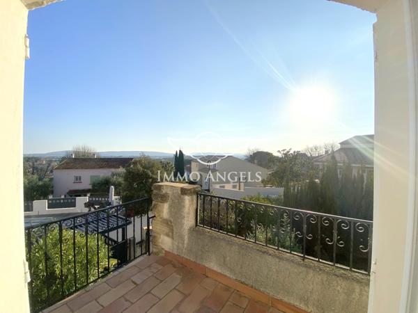 PIGNAN, DANS ENVIRONNEMENT PAISIBLE MAISON D’ARCHITECTE MODULABLE DE 210 m²