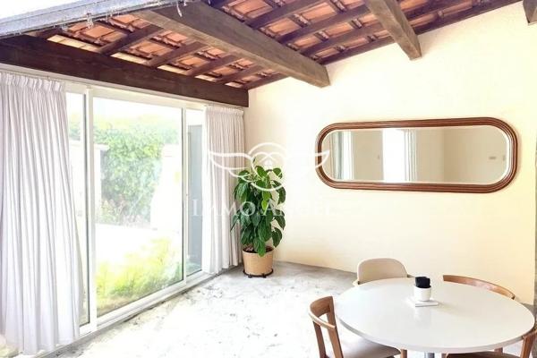 PIGNAN, DANS ENVIRONNEMENT PAISIBLE MAISON D’ARCHITECTE MODULABLE DE 210 m²