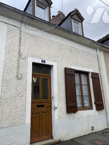 MAISON de bourg de 44m² avec jardin non attenant au coeur de BEAUMONT SUR SARTHE