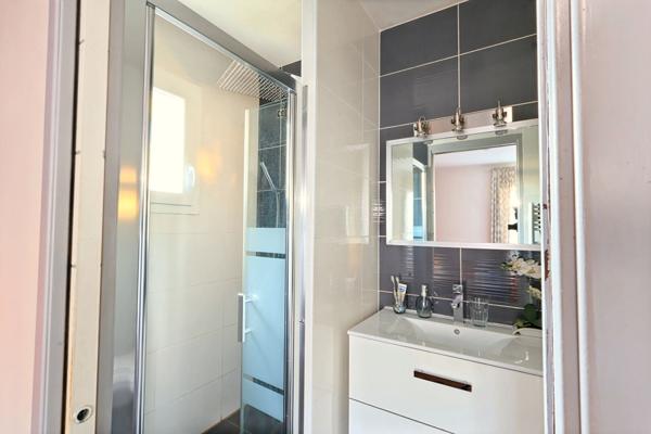 VILLA T5 CONTEMPORAINE AVEC PISCINE LUNEL NORD