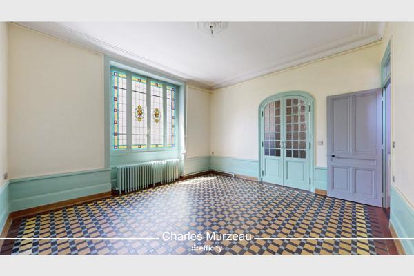 Maison
         7 pièces
        - 160 m² Bien prestige 799 000 € *